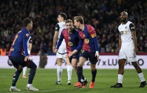 西甲狂潮：巴塞罗那7-1大胜瓦伦西亚，重燃争冠希望