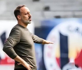 45岁的他成中超本土名帅翘楚黑马，曾在德甲效力多年，值得期待，今夏势头正猛