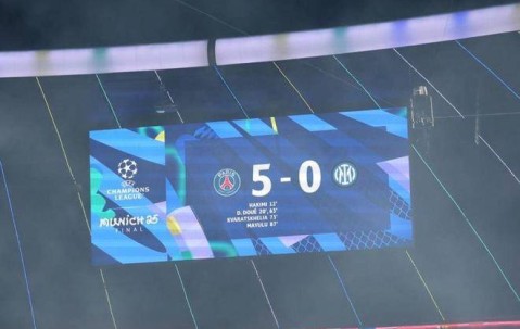 50岁大叔看台痛哭！国米欧冠耻辱0-5惨案 3年2亚 悲催1年拿3亚军