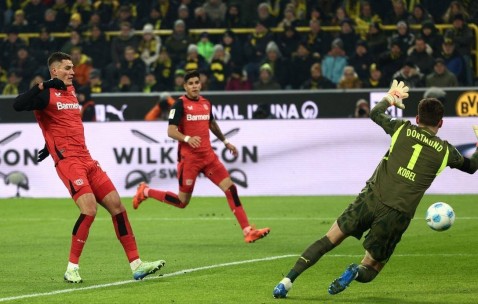 德甲神锋两战拜仁遭无视！33场22球成笑柄，阿隆索害了勒沃库森？