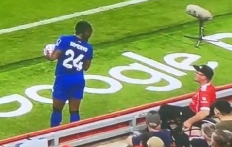 新华社：英超治理球场陋习的理念与方法 值得学习借鉴