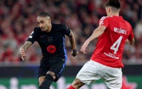 巴萨8000万巨星绝境救主：22米穿心箭欧冠9场9球！滑跪庆祝