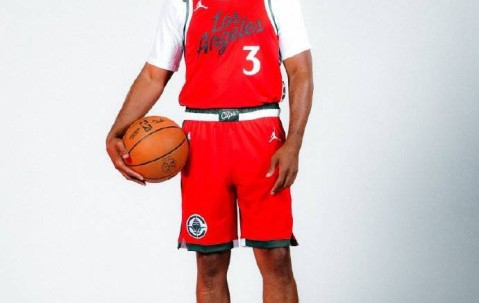 保罗身着3号球衣亮相：回归快船是不需要思考的决定